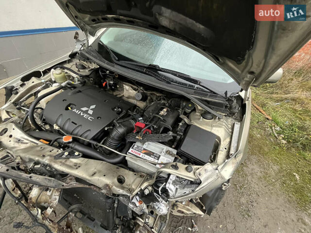 Бежевый Мицубиси Лансер, объемом двигателя 2 л и пробегом 278 тыс. км за 3100 $, фото 14 на Automoto.ua