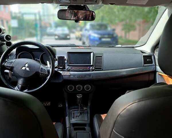 Бежевый Мицубиси Лансер, объемом двигателя 2 л и пробегом 142 тыс. км за 6300 $, фото 2 на Automoto.ua