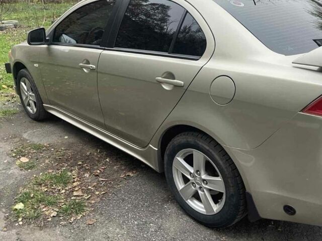 Бежевий Міцубісі Lancer, об'ємом двигуна 2 л та пробігом 290 тис. км за 6000 $, фото 2 на Automoto.ua