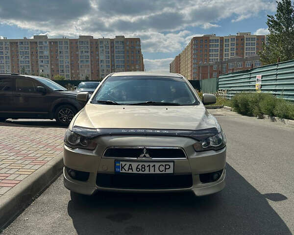 Бежевый Мицубиси Лансер, объемом двигателя 2 л и пробегом 250 тыс. км за 7000 $, фото 1 на Automoto.ua