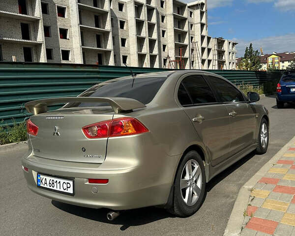 Бежевый Мицубиси Лансер, объемом двигателя 2 л и пробегом 250 тыс. км за 7000 $, фото 6 на Automoto.ua