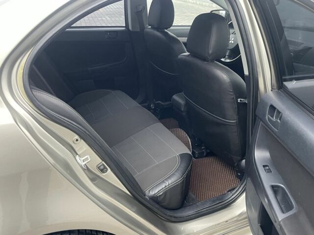 Бежевый Мицубиси Лансер, объемом двигателя 2 л и пробегом 230 тыс. км за 5799 $, фото 2 на Automoto.ua