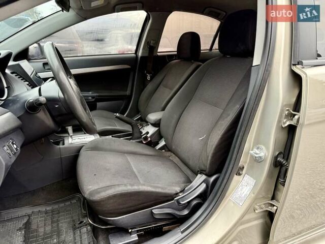 Бежевый Мицубиси Лансер, объемом двигателя 1.5 л и пробегом 265 тыс. км за 6300 $, фото 7 на Automoto.ua