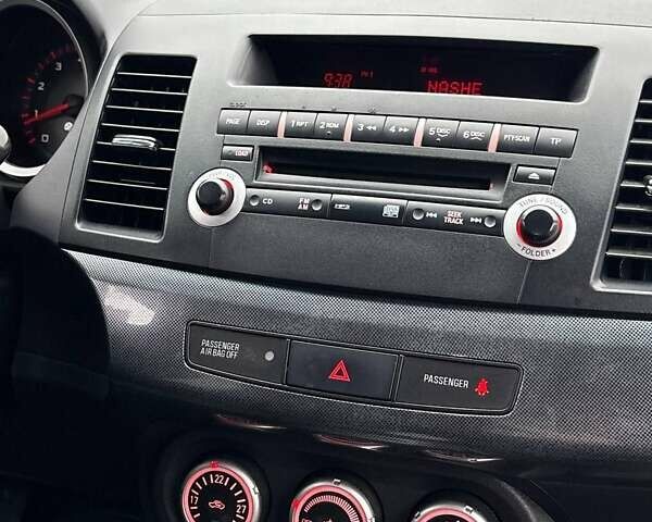 Бежевый Мицубиси Лансер, объемом двигателя 2 л и пробегом 250 тыс. км за 6500 $, фото 7 на Automoto.ua