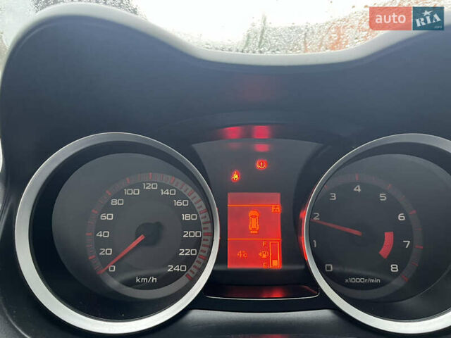 Бежевый Мицубиси Лансер, объемом двигателя 2 л и пробегом 278 тыс. км за 3100 $, фото 22 на Automoto.ua