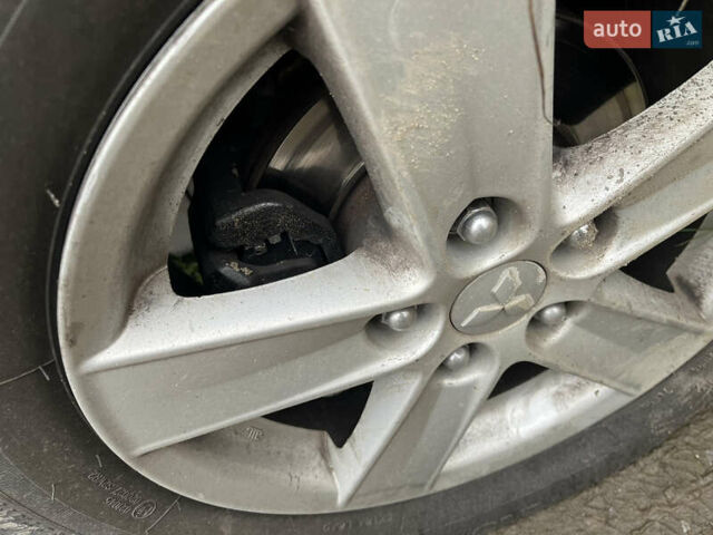 Бежевый Мицубиси Лансер, объемом двигателя 2 л и пробегом 278 тыс. км за 3100 $, фото 17 на Automoto.ua