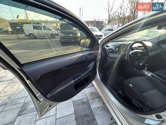 Бежевий Міцубісі Lancer, об'ємом двигуна 2 л та пробігом 250 тис. км за 8400 $, фото 14 на Automoto.ua