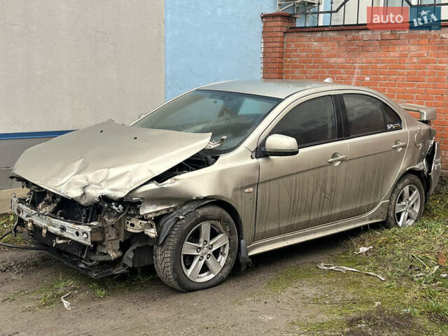 Бежевый Мицубиси Лансер, объемом двигателя 2 л и пробегом 278 тыс. км за 3100 $, фото 2 на Automoto.ua