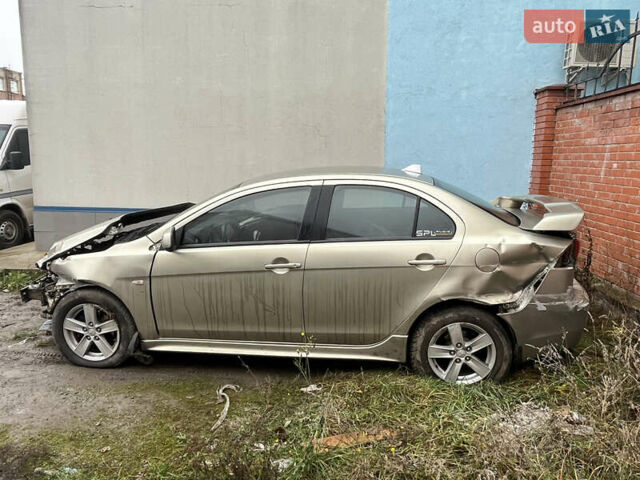 Бежевый Мицубиси Лансер, объемом двигателя 2 л и пробегом 278 тыс. км за 3100 $, фото 3 на Automoto.ua