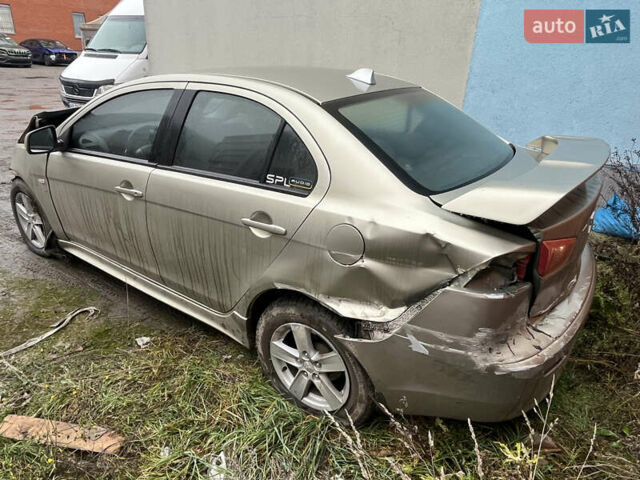 Бежевый Мицубиси Лансер, объемом двигателя 2 л и пробегом 278 тыс. км за 3100 $, фото 6 на Automoto.ua