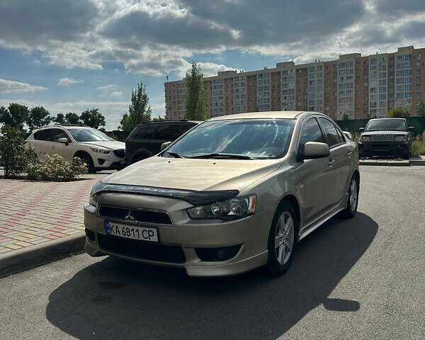 Бежевый Мицубиси Лансер, объемом двигателя 2 л и пробегом 250 тыс. км за 7000 $, фото 2 на Automoto.ua