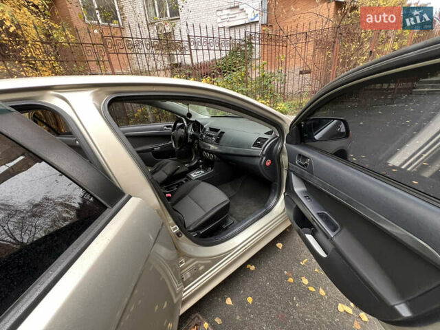 Бежевий Міцубісі Lancer, об'ємом двигуна 2 л та пробігом 240 тис. км за 6300 $, фото 7 на Automoto.ua