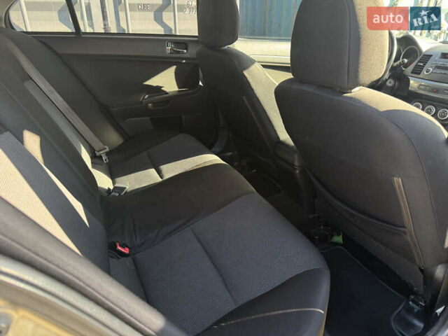 Бежевый Мицубиси Лансер, объемом двигателя 2 л и пробегом 238 тыс. км за 5500 $, фото 12 на Automoto.ua