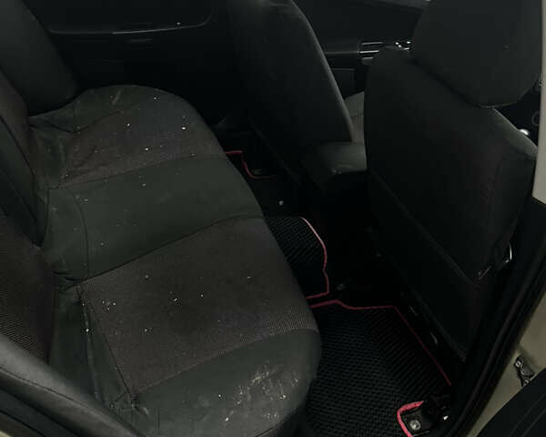 Бежевый Мицубиси Лансер, объемом двигателя 2 л и пробегом 278 тыс. км за 3100 $, фото 30 на Automoto.ua