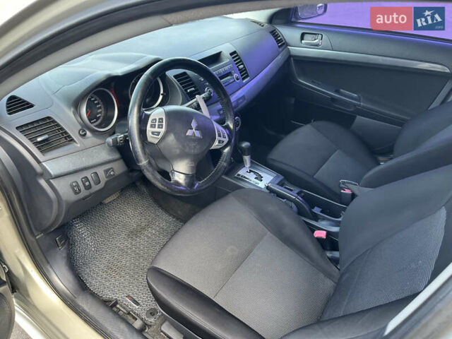 Бежевий Міцубісі Lancer, об'ємом двигуна 2 л та пробігом 330 тис. км за 5400 $, фото 5 на Automoto.ua