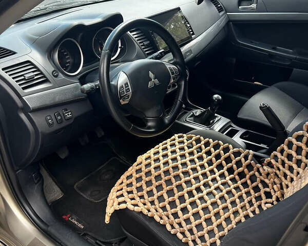 Бежевий Міцубісі Lancer, об'ємом двигуна 2 л та пробігом 270 тис. км за 5300 $, фото 3 на Automoto.ua