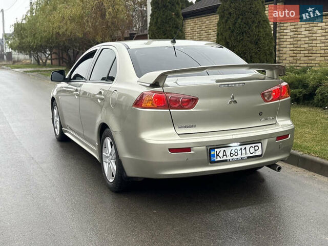 Бежевый Мицубиси Лансер, объемом двигателя 2 л и пробегом 250 тыс. км за 6400 $, фото 3 на Automoto.ua
