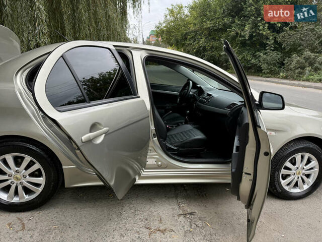 Бежевий Міцубісі Lancer, об'ємом двигуна 2 л та пробігом 280 тис. км за 8000 $, фото 5 на Automoto.ua