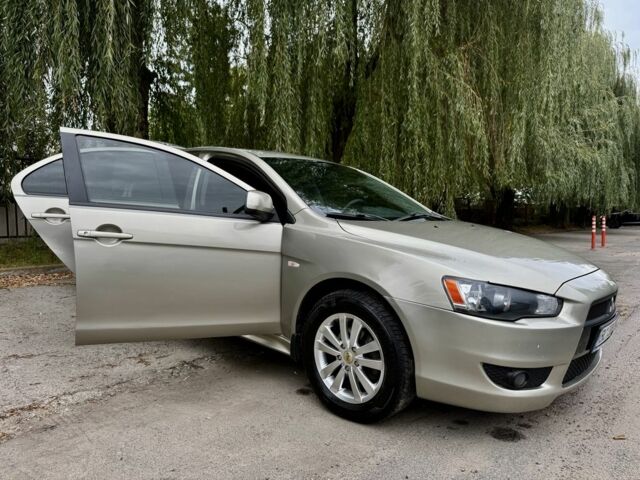 Бежевий Міцубісі Lancer, об'ємом двигуна 2 л та пробігом 280 тис. км за 8000 $, фото 3 на Automoto.ua