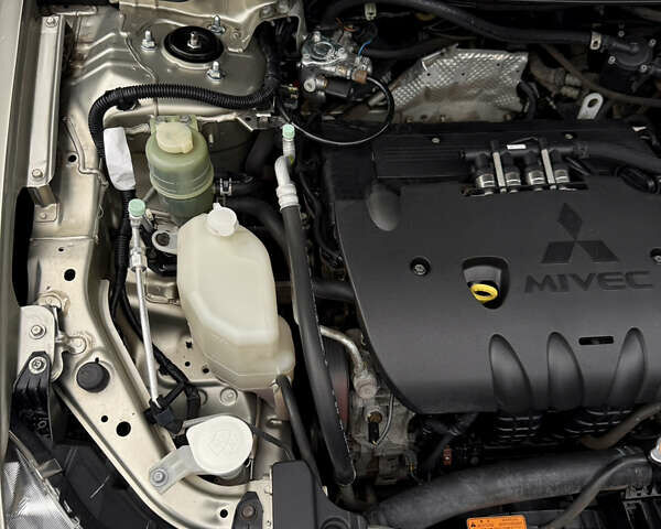 Бежевий Міцубісі Lancer, об'ємом двигуна 2 л та пробігом 280 тис. км за 8000 $, фото 27 на Automoto.ua