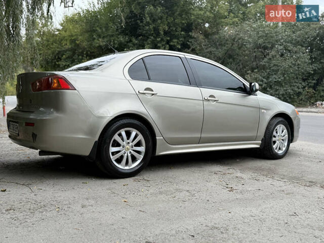 Бежевий Міцубісі Lancer, об'ємом двигуна 2 л та пробігом 280 тис. км за 8000 $, фото 3 на Automoto.ua
