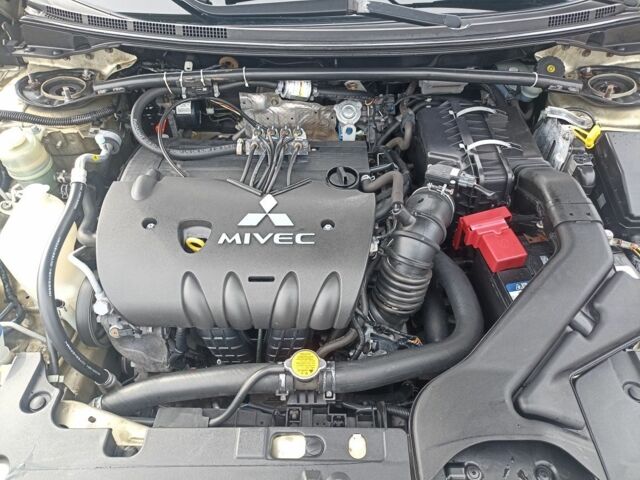 Бежевий Міцубісі Lancer, об'ємом двигуна 2 л та пробігом 340 тис. км за 5700 $, фото 4 на Automoto.ua