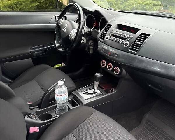 Бежевый Мицубиси Лансер, объемом двигателя 2 л и пробегом 250 тыс. км за 6500 $, фото 6 на Automoto.ua