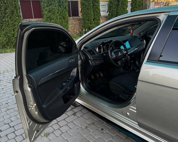 Бежевый Мицубиси Лансер, объемом двигателя 2 л и пробегом 225 тыс. км за 6999 $, фото 22 на Automoto.ua