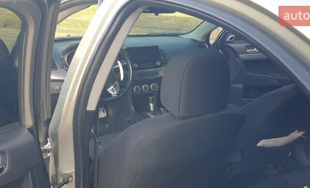 Бежевый Мицубиси Лансер, объемом двигателя 2 л и пробегом 280 тыс. км за 7600 $, фото 6 на Automoto.ua