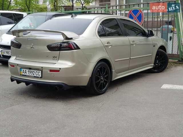 Бежевый Мицубиси Лансер, объемом двигателя 1.5 л и пробегом 200 тыс. км за 8500 $, фото 1 на Automoto.ua