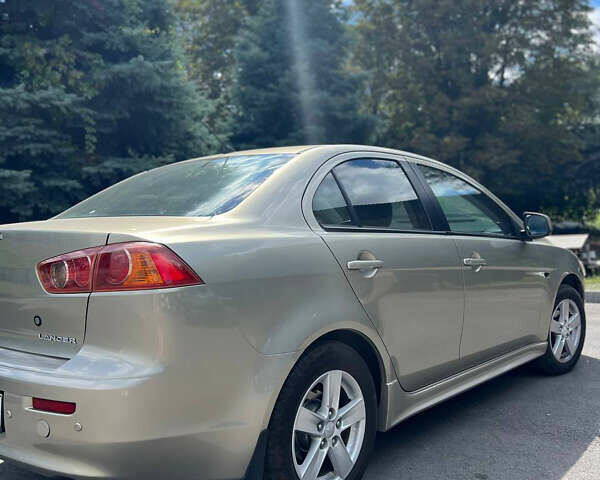 Бежевый Мицубиси Лансер, объемом двигателя 2 л и пробегом 163 тыс. км за 7000 $, фото 2 на Automoto.ua