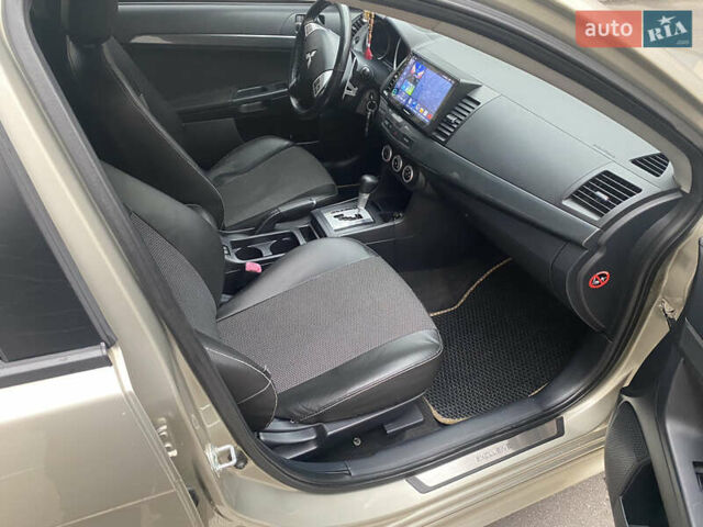 Бежевий Міцубісі Lancer, об'ємом двигуна 2 л та пробігом 173 тис. км за 7500 $, фото 3 на Automoto.ua