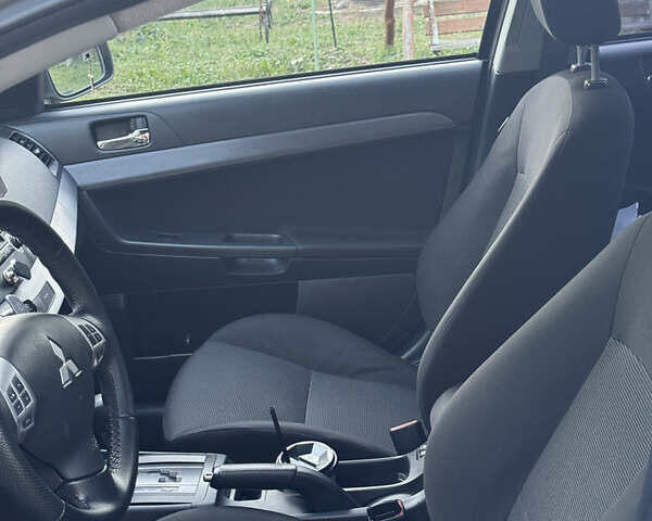 Бежевый Мицубиси Лансер, объемом двигателя 2 л и пробегом 240 тыс. км за 6500 $, фото 13 на Automoto.ua