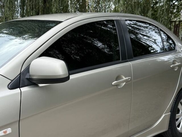 Бежевий Міцубісі Lancer, об'ємом двигуна 2 л та пробігом 280 тис. км за 8000 $, фото 2 на Automoto.ua