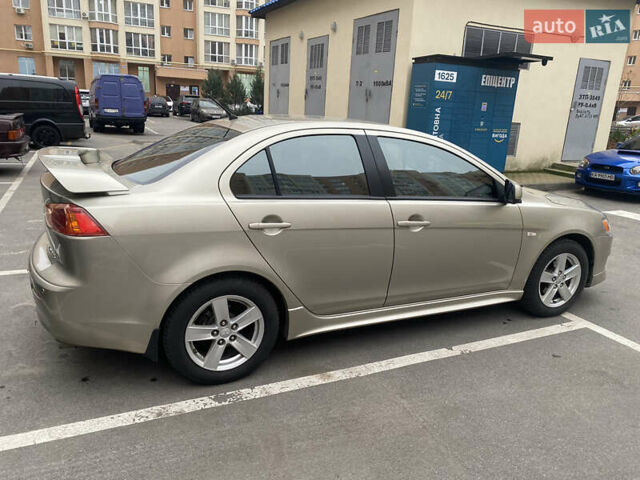 Бежевий Міцубісі Lancer, об'ємом двигуна 2 л та пробігом 173 тис. км за 7500 $, фото 6 на Automoto.ua