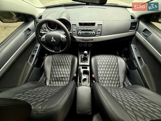 Бежевий Міцубісі Lancer, об'ємом двигуна 2 л та пробігом 280 тис. км за 8000 $, фото 8 на Automoto.ua