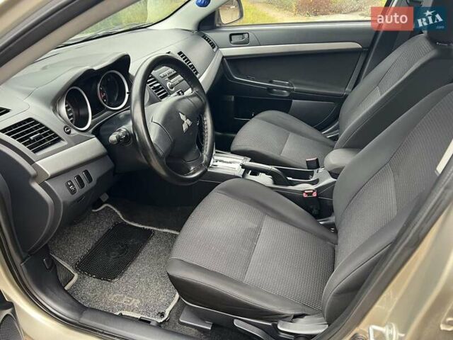 Бежевый Мицубиси Лансер, объемом двигателя 1.5 л и пробегом 230 тыс. км за 5950 $, фото 6 на Automoto.ua
