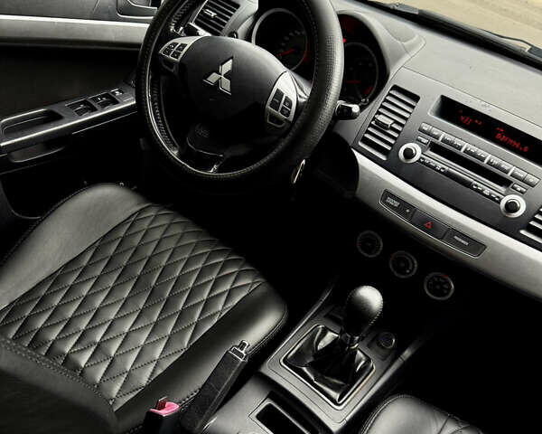 Бежевий Міцубісі Lancer, об'ємом двигуна 2 л та пробігом 280 тис. км за 8000 $, фото 9 на Automoto.ua