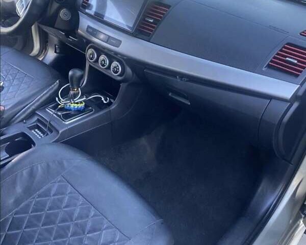 Бежевый Мицубиси Лансер, объемом двигателя 2 л и пробегом 220 тыс. км за 7300 $, фото 4 на Automoto.ua