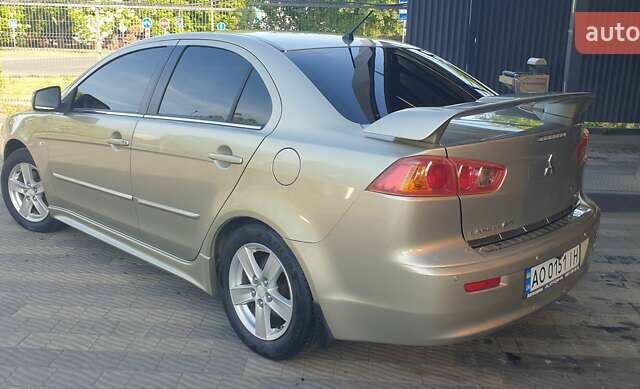 Бежевый Мицубиси Лансер, объемом двигателя 2 л и пробегом 280 тыс. км за 7600 $, фото 2 на Automoto.ua