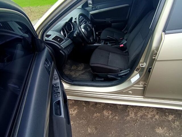 Бежевый Мицубиси Лансер, объемом двигателя 2 л и пробегом 160 тыс. км за 6500 $, фото 8 на Automoto.ua