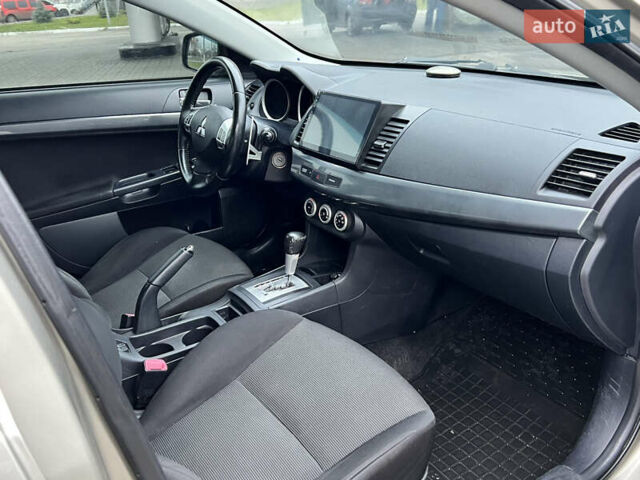 Бежевий Міцубісі Lancer, об'ємом двигуна 2 л та пробігом 262 тис. км за 6000 $, фото 12 на Automoto.ua
