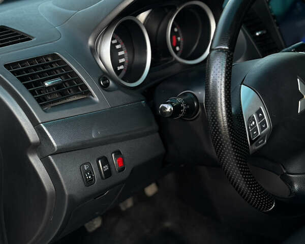 Бежевый Мицубиси Лансер, объемом двигателя 2 л и пробегом 225 тыс. км за 6999 $, фото 13 на Automoto.ua