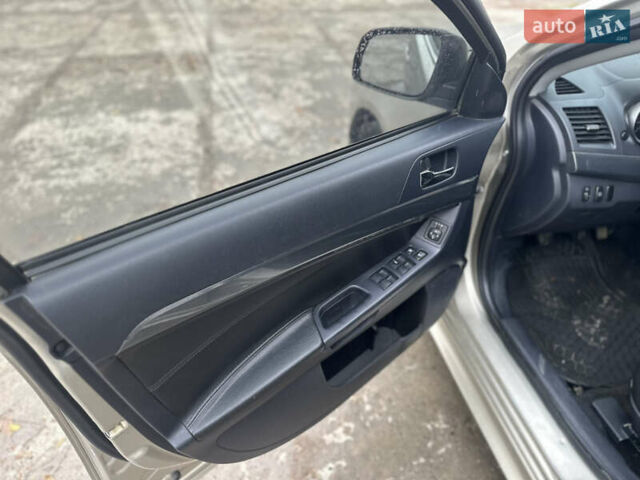 Бежевий Міцубісі Lancer, об'ємом двигуна 2 л та пробігом 312 тис. км за 4700 $, фото 10 на Automoto.ua