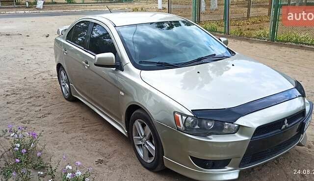 Бежевый Мицубиси Лансер, объемом двигателя 2 л и пробегом 235 тыс. км за 7200 $, фото 2 на Automoto.ua