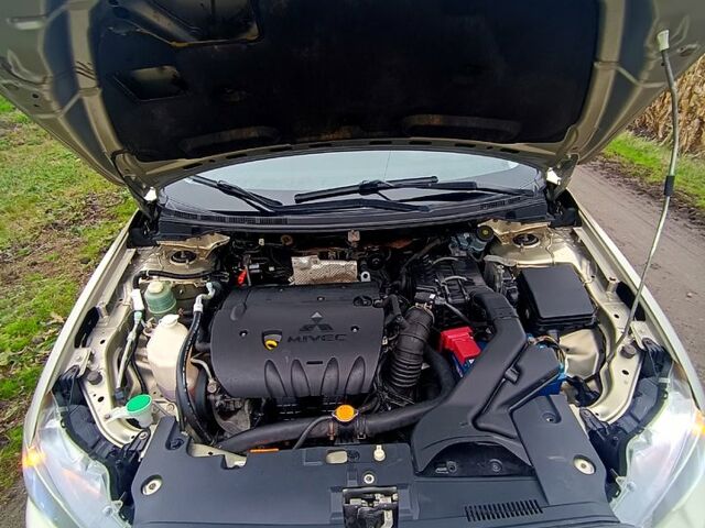 Бежевый Мицубиси Лансер, объемом двигателя 2 л и пробегом 160 тыс. км за 6500 $, фото 7 на Automoto.ua