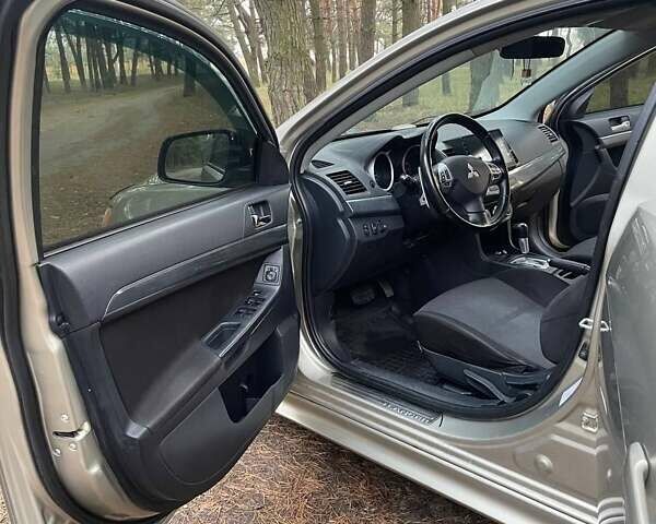 Бежевий Міцубісі Lancer, об'ємом двигуна 2 л та пробігом 262 тис. км за 6500 $, фото 6 на Automoto.ua