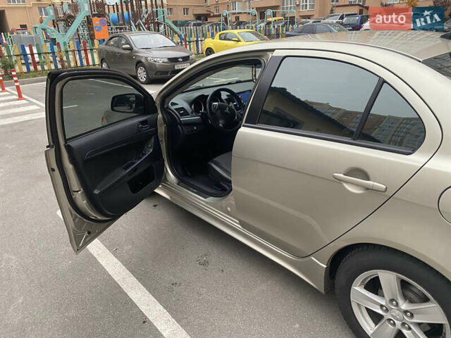 Бежевий Міцубісі Lancer, об'ємом двигуна 2 л та пробігом 173 тис. км за 7500 $, фото 2 на Automoto.ua