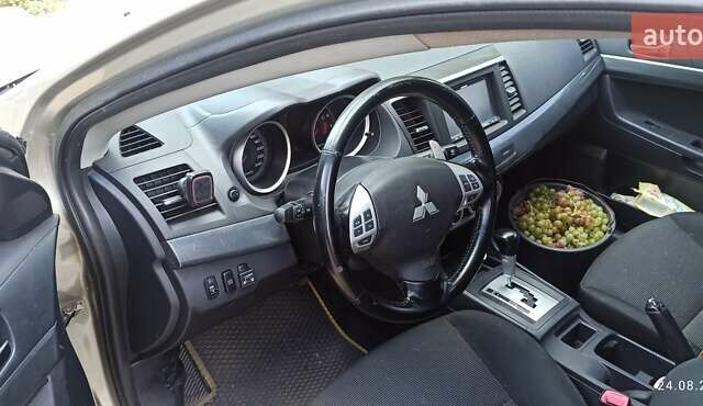 Бежевый Мицубиси Лансер, объемом двигателя 2 л и пробегом 235 тыс. км за 7200 $, фото 10 на Automoto.ua