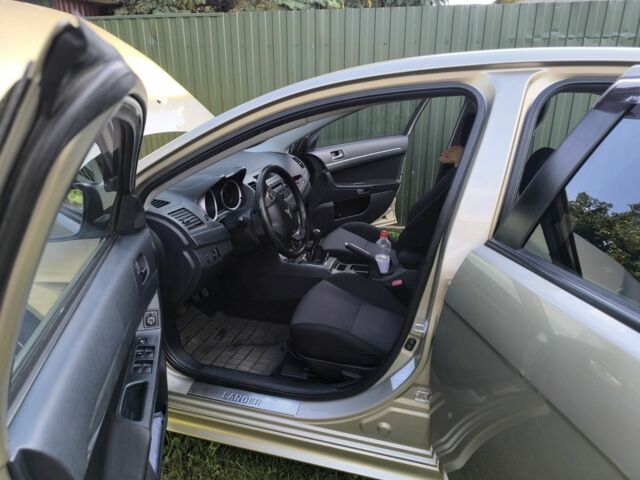 Бежевый Мицубиси Лансер, объемом двигателя 2 л и пробегом 100 тыс. км за 8000 $, фото 2 на Automoto.ua